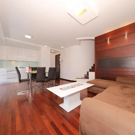 Cozy In With Private Swimming Pool