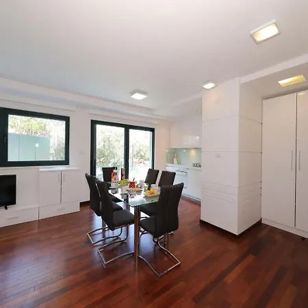Cozy In With Private Swimming Pool *