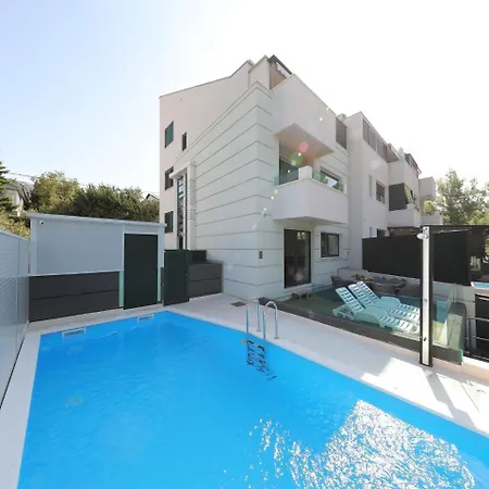 Cozy In With Private Swimming Pool Vila *